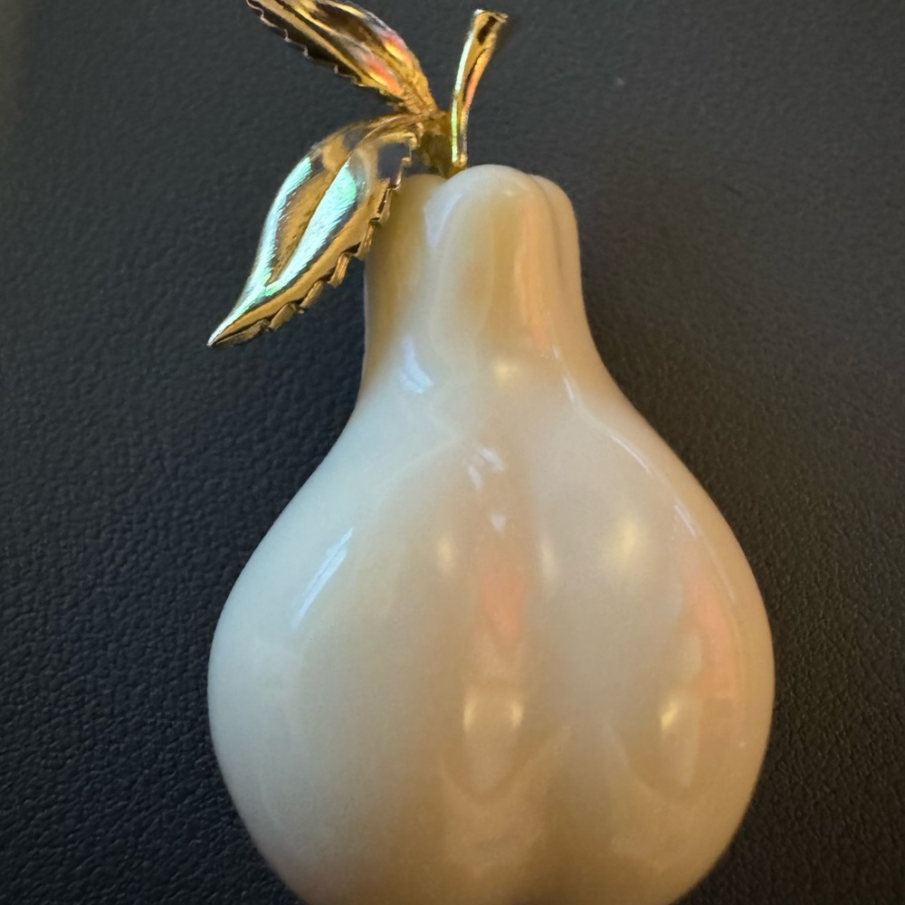 Vintage Cream Pear Les Bernard Brooch Pin - Picture 5 of 7